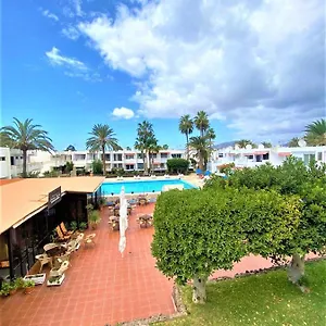 Apartamento Cozy One Bedroom With Spacious Terrace. Pool And Garden View, Costa del Silencio